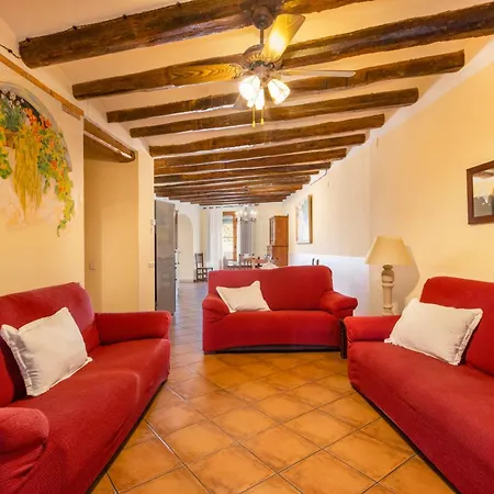 Cal Menut Holiday home
